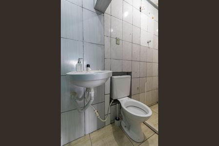 Banheiro  de casa para alugar com 1 quarto, 47m² em Vila Marieta, São Paulo