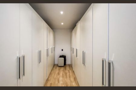 Casa à venda com 600m², 3 quartos e 8 vagasCloset 