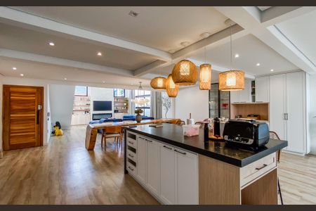 Casa à venda com 600m², 3 quartos e 8 vagasCozinha 