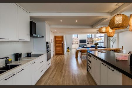 Casa à venda com 600m², 3 quartos e 8 vagasCozinha 