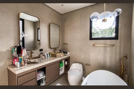 Casa à venda com 600m², 3 quartos e 8 vagasBanheiro da Suíte 1