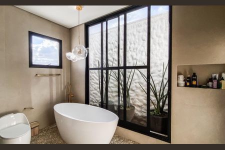 Casa à venda com 600m², 3 quartos e 8 vagasBanheiro da Suíte 1