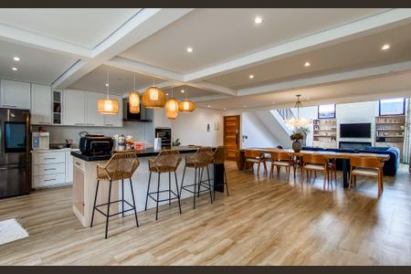 Casa à venda com 600m², 3 quartos e 8 vagasCozinha 