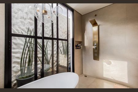 Casa à venda com 600m², 3 quartos e 8 vagasBanheiro da Suíte 1