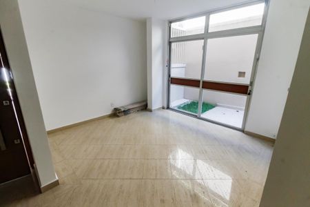 Casa para alugar com 430m², 4 quartos e 4 vagas Casa para alugar com 430m², 4 quartos e 4 vagasSala 2