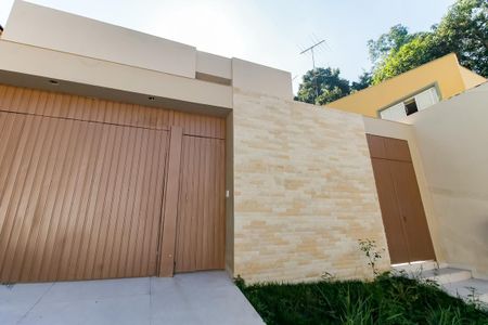 Casa para alugar com 430m², 4 quartos e 4 vagas Casa para alugar com 430m², 4 quartos e 4 vagasFachada - Portão acesso