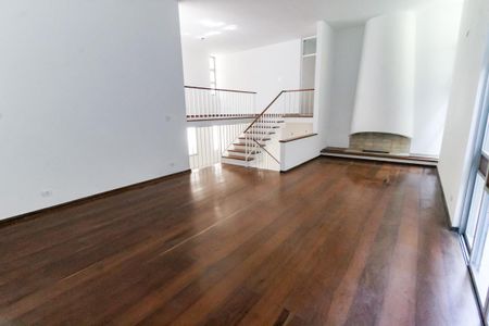 Casa para alugar com 430m², 4 quartos e 4 vagas Casa para alugar com 430m², 4 quartos e 4 vagasSala 3