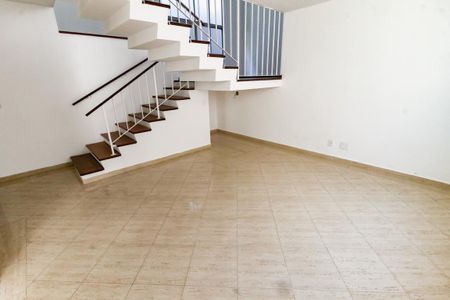 Casa para alugar com 430m², 4 quartos e 4 vagas Casa para alugar com 430m², 4 quartos e 4 vagasSala 1