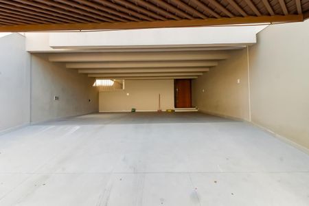 Casa para alugar com 430m², 4 quartos e 4 vagas Casa para alugar com 430m², 4 quartos e 4 vagasGaragem