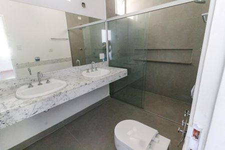 Casa para alugar com 430m², 4 quartos e 4 vagas Casa para alugar com 430m², 4 quartos e 4 vagasBanheiro da Suíte 2