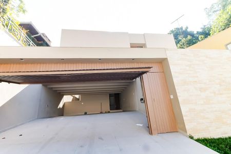Casa para alugar com 430m², 4 quartos e 4 vagas Casa para alugar com 430m², 4 quartos e 4 vagasGaragem