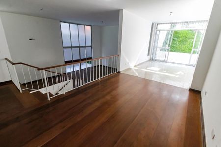 Casa para alugar com 430m², 4 quartos e 4 vagas Casa para alugar com 430m², 4 quartos e 4 vagasSala 4