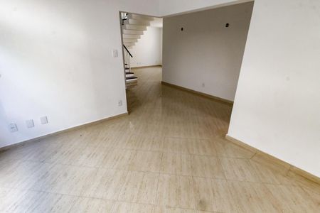 Casa para alugar com 430m², 4 quartos e 4 vagas Casa para alugar com 430m², 4 quartos e 4 vagasSala 2