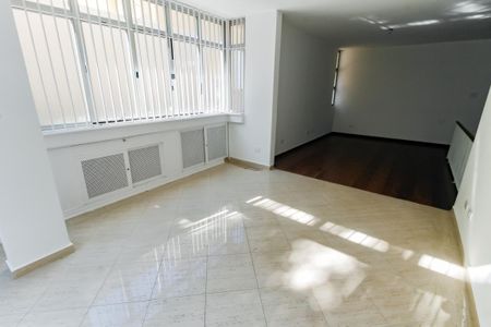 Casa para alugar com 430m², 4 quartos e 4 vagas Casa para alugar com 430m², 4 quartos e 4 vagasSala 5