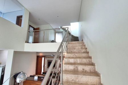 Casa para alugar com 187m², 2 quartos e 1 vagaEscada 