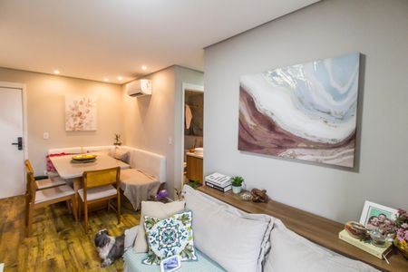 Sala  de apartamento para alugar com 2 quartos, 70m² em Empresarial 18 do Forte, Barueri