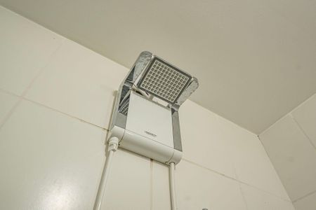 Banheiro de kitnet/studio para alugar com 1 quarto, 25m² em Pinheiros, São Paulo