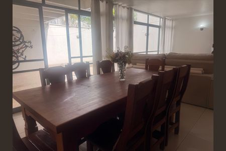 Casa de condomínio à venda com 234m², 3 quartos e 1 vagaSala