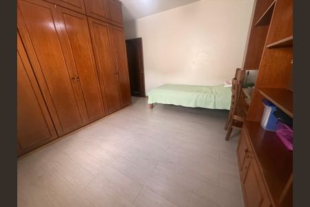 Casa de condomínio à venda com 234m², 3 quartos e 1 vagaQuarto