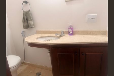 Casa de condomínio à venda com 234m², 3 quartos e 1 vagaBanheiro