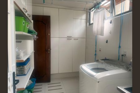 Casa de condomínio à venda com 234m², 3 quartos e 1 vagaÁrea de serviço