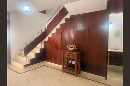 Casa de condomínio à venda com 234m², 3 quartos e 1 vagaSala