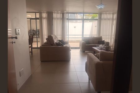 Casa de condomínio à venda com 234m², 3 quartos e 1 vagaSala