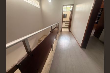 Casa de condomínio à venda com 234m², 3 quartos e 1 vagaCorredor