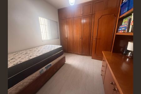 Casa de condomínio à venda com 234m², 3 quartos e 1 vagaQuarto