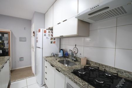 Apartamento à venda com 49m², 2 quartos e 1 vaga Apartamento à venda com 49m², 2 quartos e 1 vagaCozinha e Área de Serviço