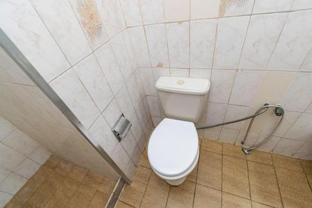 Apartamento para alugar com 65m², 2 quartos e sem vagaBanheiro