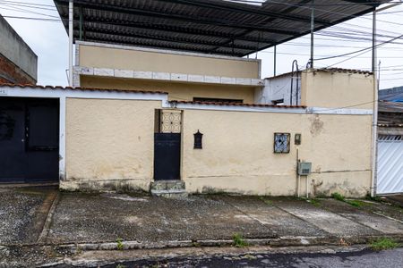 Casa para alugar com 110m², 2 quartos e sem vagaFachada