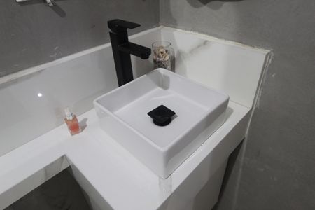 Casa à venda com 245m², 4 quartos e 8 vagasBanheiro da Suite 2