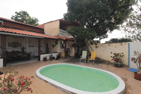 Casa à venda com 245m², 4 quartos e 8 vagasPiscina