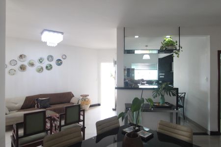 Sala de casa à venda com 4 quartos, 245m² em São João Batista, Belo Horizonte