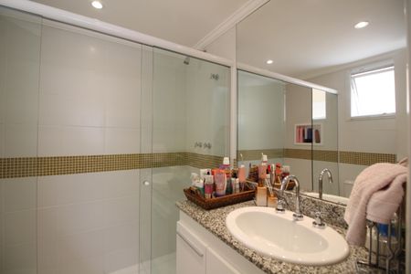 Casa de condomínio para alugar com 170m², 3 quartos e 4 vagasQuarto 2 - Suíte