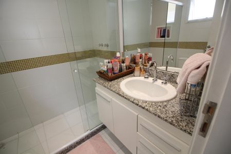 Casa de condomínio para alugar com 170m², 3 quartos e 4 vagasQuarto 2 - Suíte