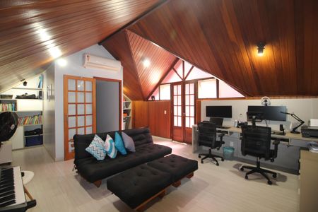 Casa de condomínio para alugar com 170m², 3 quartos e 4 vagasEscritório