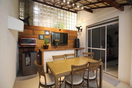 Casa de condomínio para alugar com 170m², 3 quartos e 4 vagasÁrea Externa