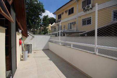 Casa de condomínio para alugar com 170m², 3 quartos e 4 vagasEscritório - Varanda