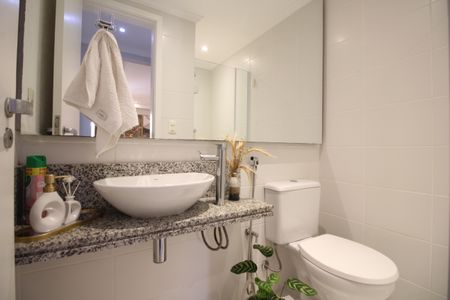 Casa de condomínio para alugar com 170m², 3 quartos e 4 vagasBanheiro Social