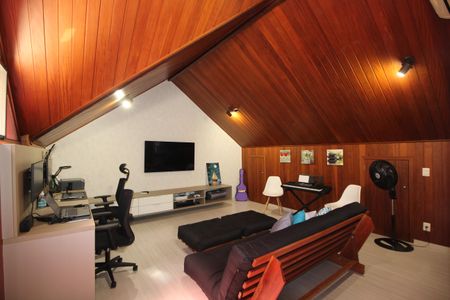 Casa de condomínio para alugar com 170m², 3 quartos e 4 vagasEscritório