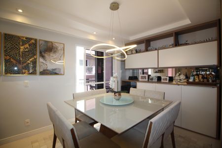 Casa de condomínio para alugar com 170m², 3 quartos e 4 vagasSala