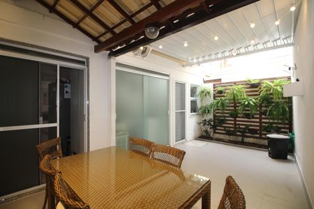 Casa de condomínio para alugar com 170m², 3 quartos e 4 vagasÁrea Externa