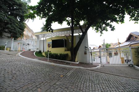 Casa de condomínio para alugar com 170m², 3 quartos e 4 vagasFachada