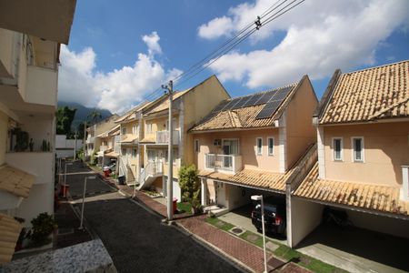 Casa de condomínio para alugar com 170m², 3 quartos e 4 vagasVista