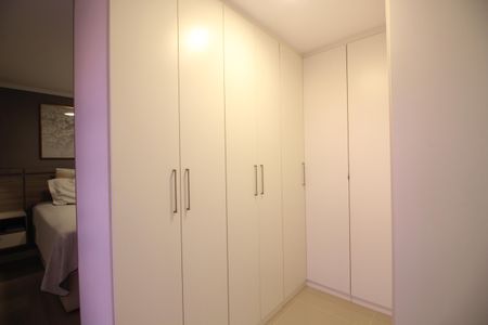 Casa de condomínio para alugar com 170m², 3 quartos e 4 vagasQuarto 3 - Closet