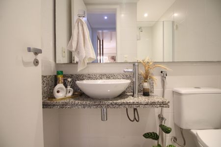 Casa de condomínio para alugar com 170m², 3 quartos e 4 vagasBanheiro Social