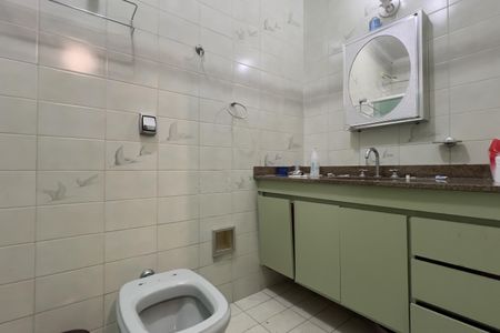 Casa à venda com 300m², 3 quartos e 2 vagasBanheiro da Suíte