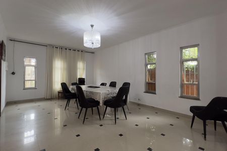 Casa à venda com 300m², 3 quartos e 2 vagasSala e Sala de Jantar
